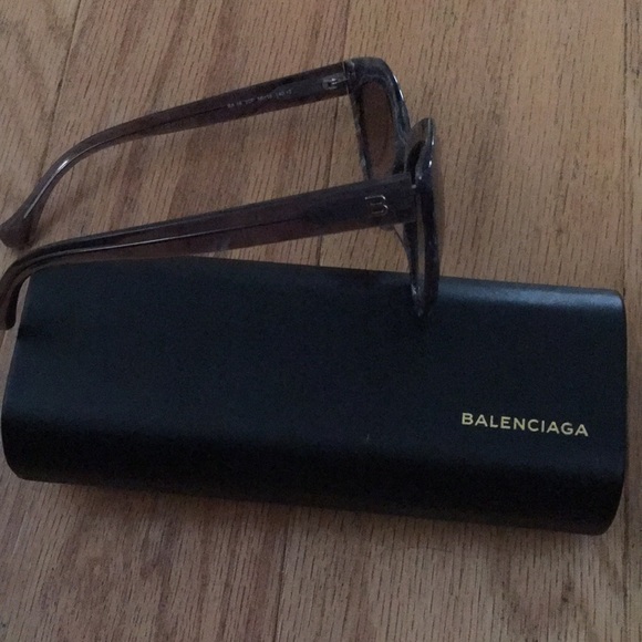 Balenciaga grey sunglasses LN - Picture 2 of 8